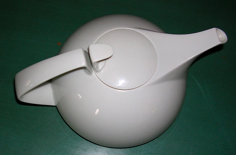 Rosenthal Germany White Studio Line Porcelain Tea Pot w/ Lid and Infuser NWB - Image 4 of 4