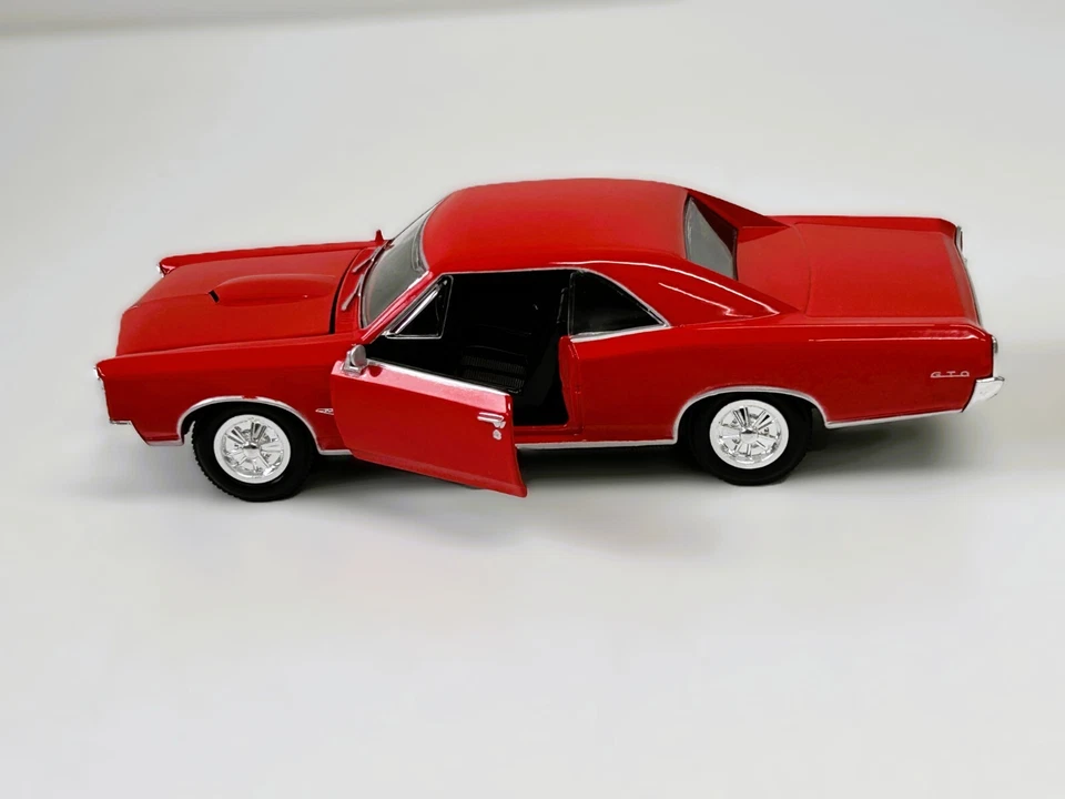Pontiac GTO 1966 Pontiac GTO Red Rossa NewRay Car Model scala 1:25 - 1/25 - 1 25 - Immagine 4 di 4