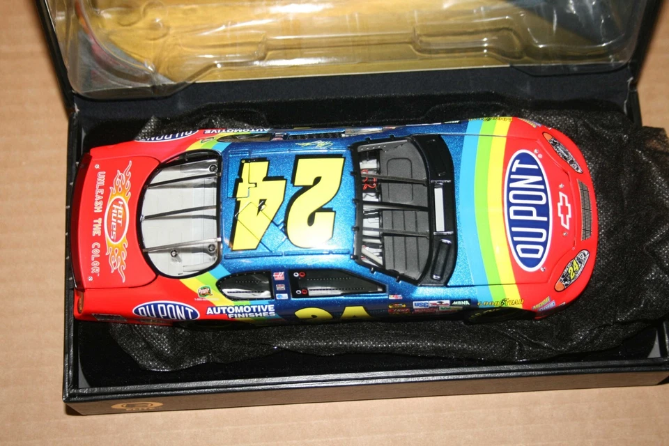 1/24 ELITE CHEVROLET MONTE CARLO JEFF GORDON 2004 RETRO RAINBOW NASCAR ACTION - Immagine 4 di 4