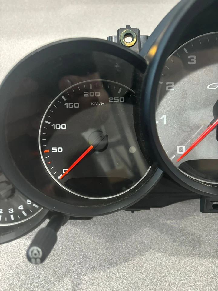 Porsche Cayenne GTS 2016 KPH velocímetro cuadro de instrumentos *DMG'd* Foto 3 de 4