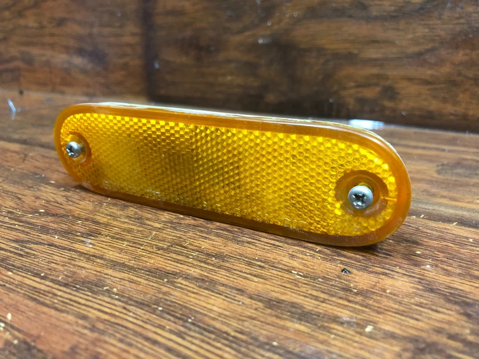 Geo Storm: 1992, 1993, левосторонний габаритный фонарь (бампер установлен) - Изображение 3 из 4