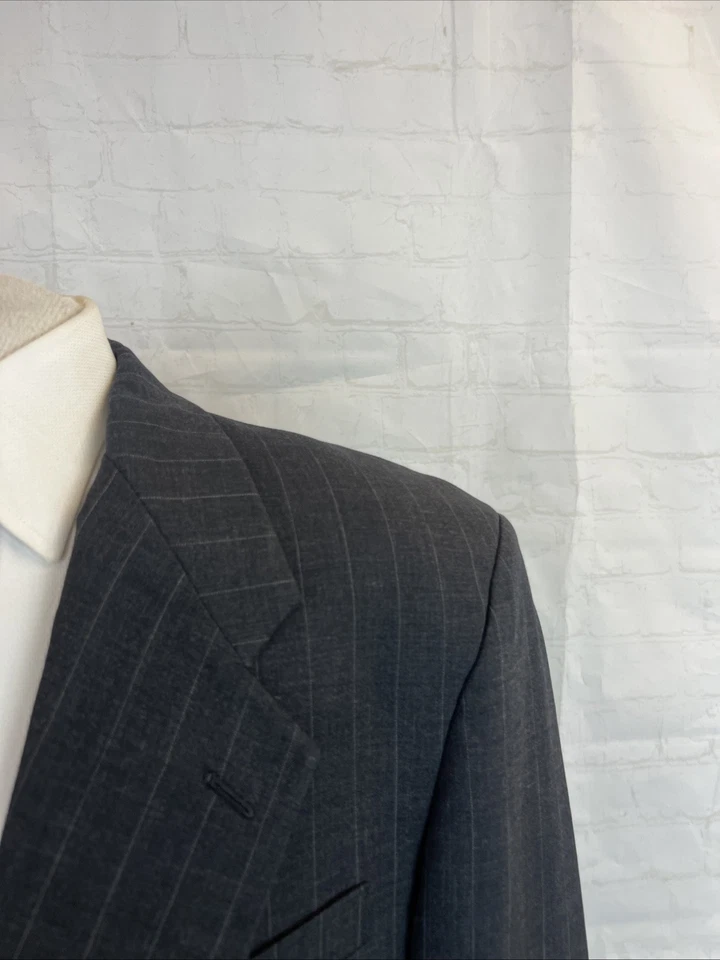 Blazer a rayas gris oscuro 42R vintage de Givenchy para hombre $2,495 Foto 2 de 4