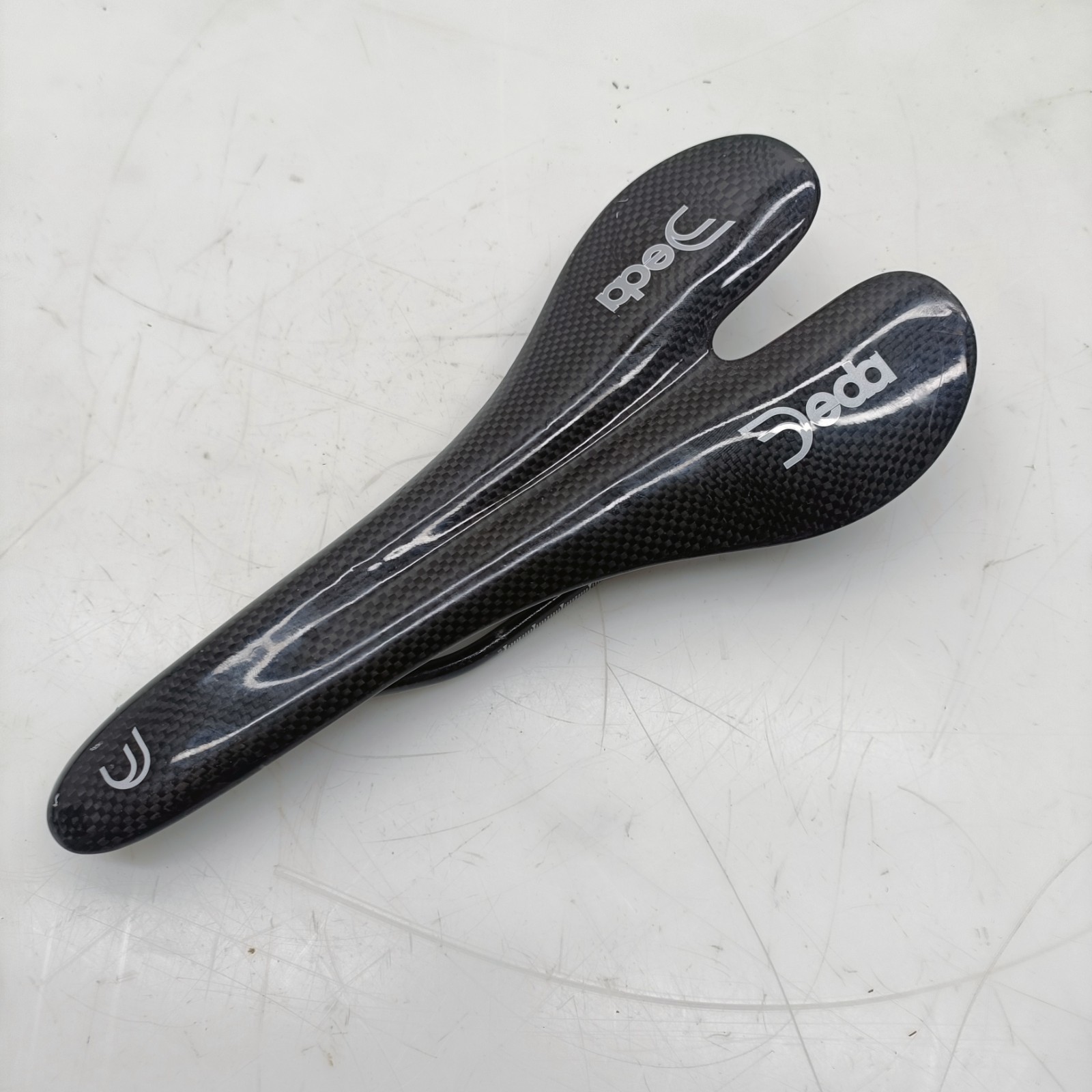 SELLA DEDA CARBONIO 106 GRAMMI 127X270 MM BICI DA CORSA