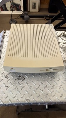 Vintage Apple Macintosh Performa 475 Desktop PC Computer M1476 Powers On &Chimes