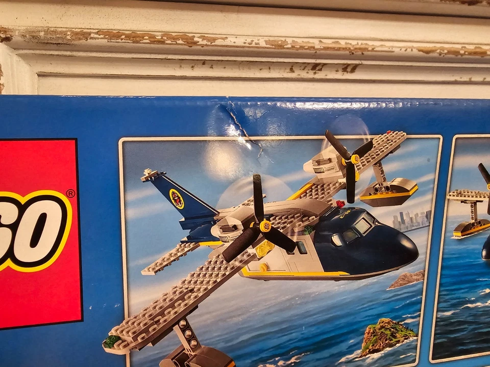 LEGO City: Deep Sea Operation Base (60096) - New in Sealed Box - Image 3 of 3