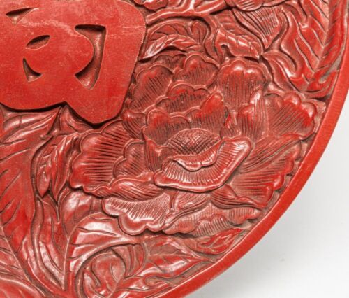 Rare, large 11.5" 18C Qianlong style, cinnabar plate with Fu & floral pattern - Picture 7 of 8