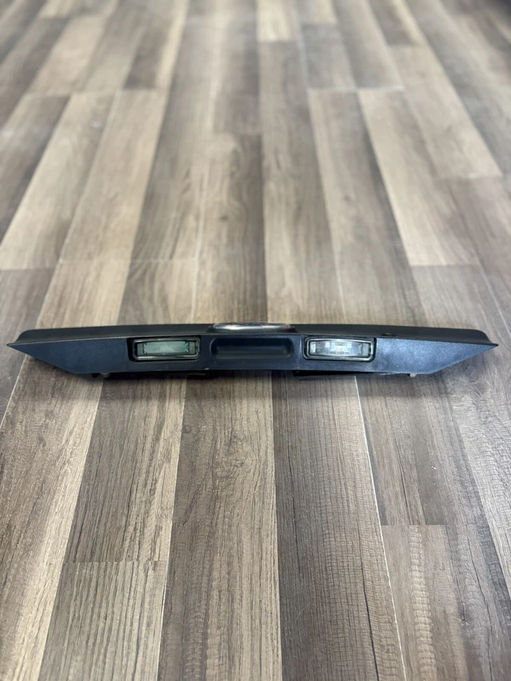 ⭐️99 00 01 02 03 04 05 06 07 FORD FOCUS TAPA MALETERO TRASERO EMBLEMA INSIGNIA USADO OEM Foto 4 de 4