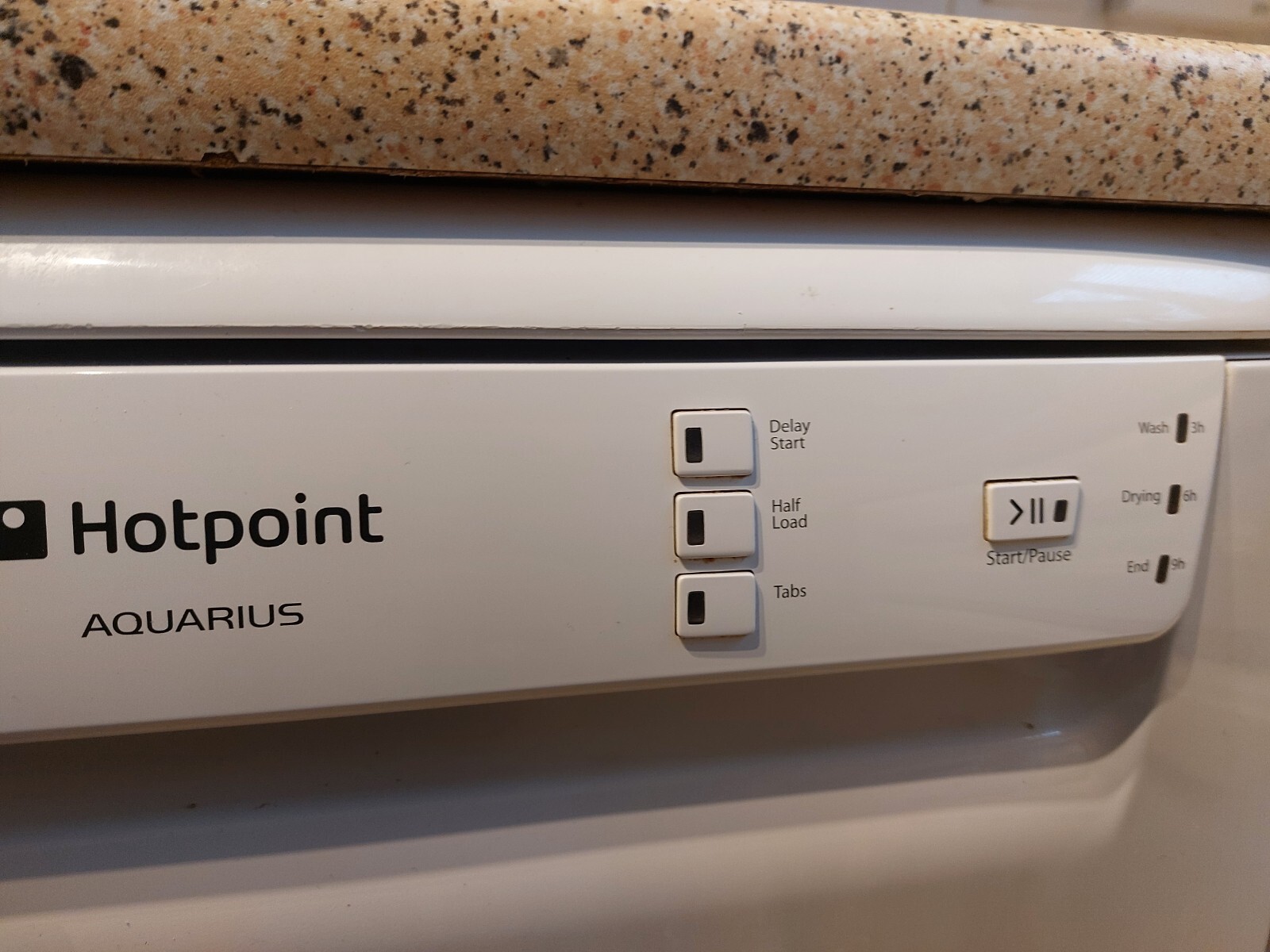 Hotpoint Aquarius FDM550P Dishwasher in White eBay