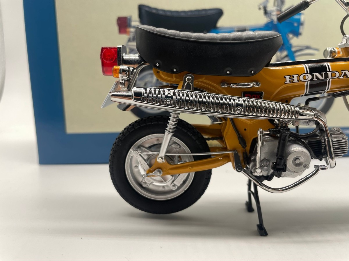 Ebbro 1:10 Scale DieCast Model Dax Honda ST50 1969 Motorcycle Gold