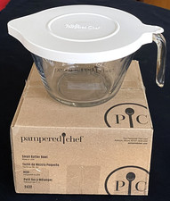 The Pampered Chef Measuring/Mixing Batter Bowl 4-CUPS/1-QT Clear Glass w/Lid NIB