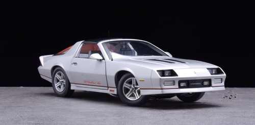 Sunstar 1:18 Chevrolet Camaro IROC-Z 1985 muscle car alloy car model - Picture 7 of 18