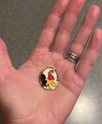 Souvenir Travel Tac PIN Rooster CHICKEN ALASKA Gold Rush YUKON Taylor Highway VG