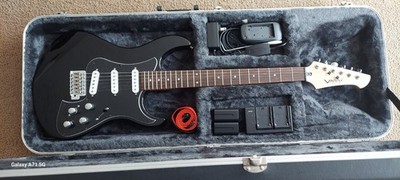 Line 6 Variax Modeling Standard  Read the Description  Lots of Extras  