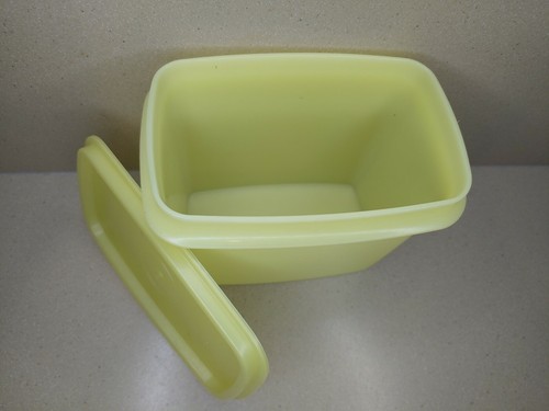 Tupperware Vintage Contenitore Scaffale Salva Rettangolare Giallo con Coperchio #1243 - Foto 6 di 8