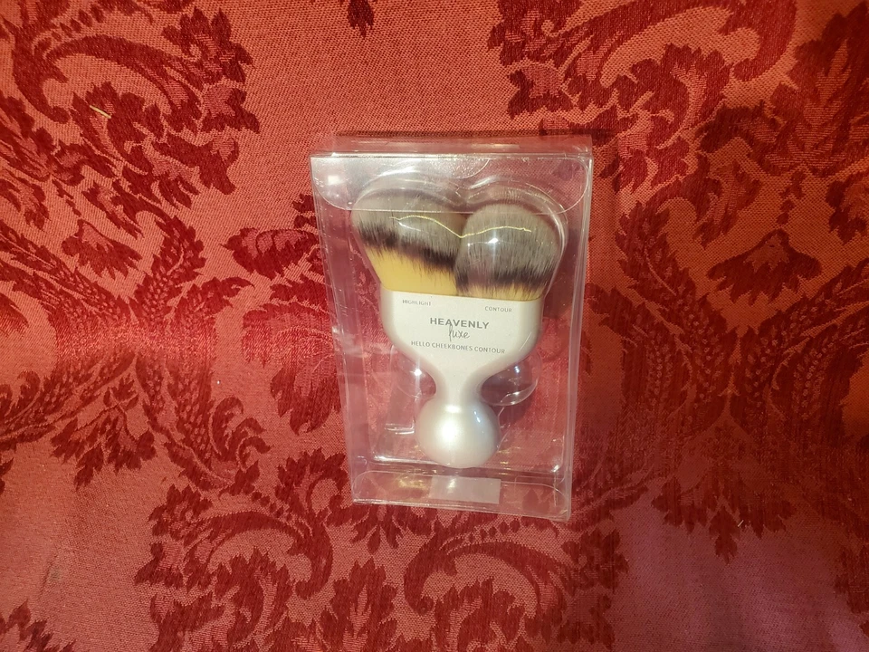 IT Cosmetics Heavenly Luxe Hello Cheekbones Contour Brush Makeup SEALED - Image 2 of 4