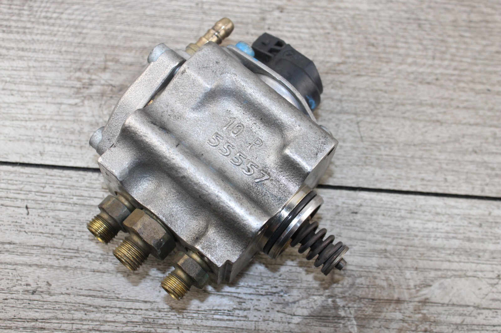 BMW E65 E66 760I 760LI V12 N73 BOSCH ENGINE HIGH PRESSURE FUEL PUMP OEM