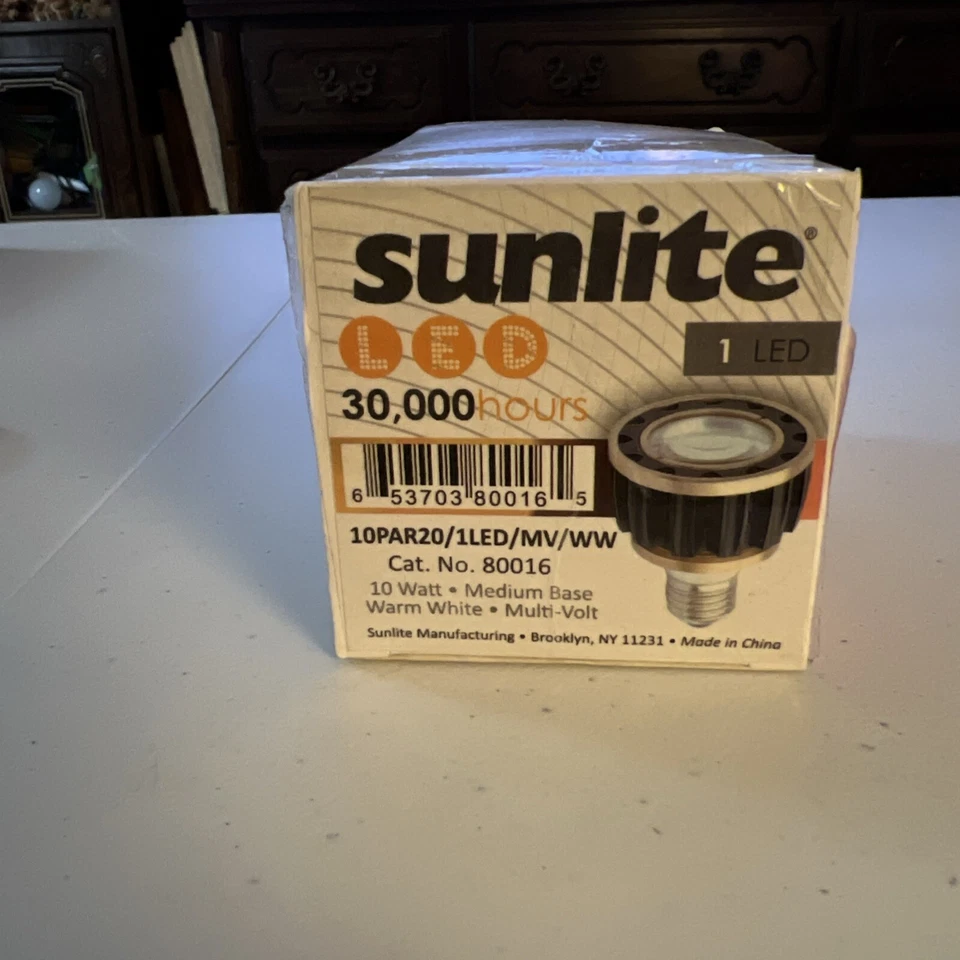 PAR20 Reflector, 450 Lumens, E27 Base, Warm White Ligh Bulb "solid" - Image 2 of 2