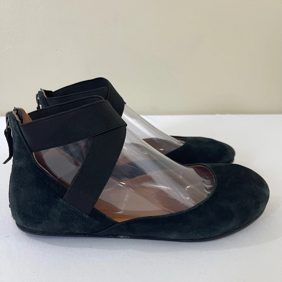 Zapatos planos de ballet Gentle Souls únicos para mujer 6,5 de gamuza negra con tiras cómodos Foto 2 de 4