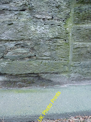 Foto 6x4 OS Benchmark - Aberdovey, Wand bei Trefri Penhelig An OS Schnittmarke c2016
