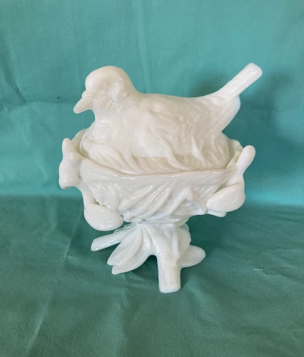 VTG 1940’s Westmoreland Milk Glass Bird Nest White Covered Footed Candy Dish EXC