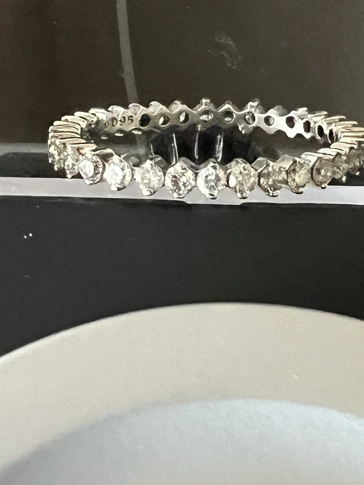 Impresionante alianza de boda de oro blanco de 14 quilates alianza de aniversario talla 7 Foto 2 de 4