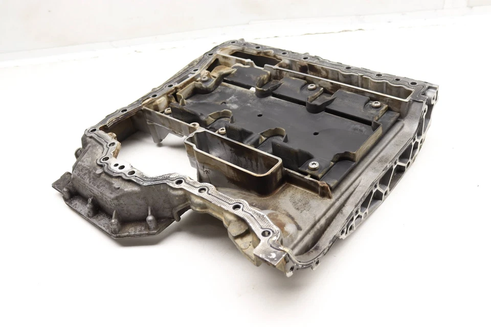 AUDI A5 2015-2016 3,0 L - Motor superior cárter de aceite/sumidero 06E103603BD Foto 2 de 4