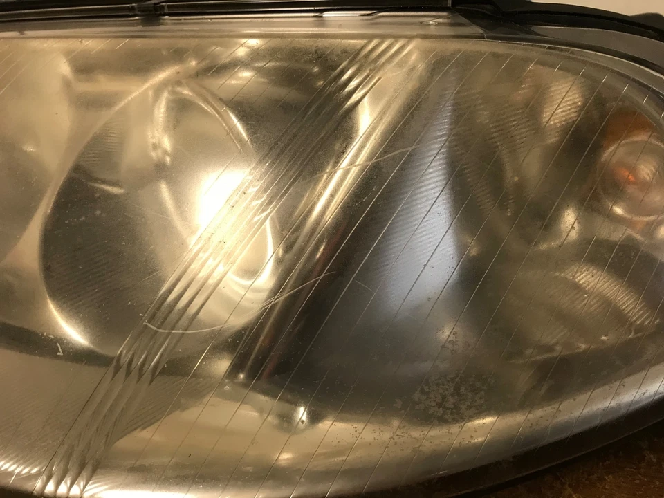 2003 VOLKSWAGEN PASSAT LEFT/DRIVER HEADLIGHT #7001 OEM - Image 3 of 4