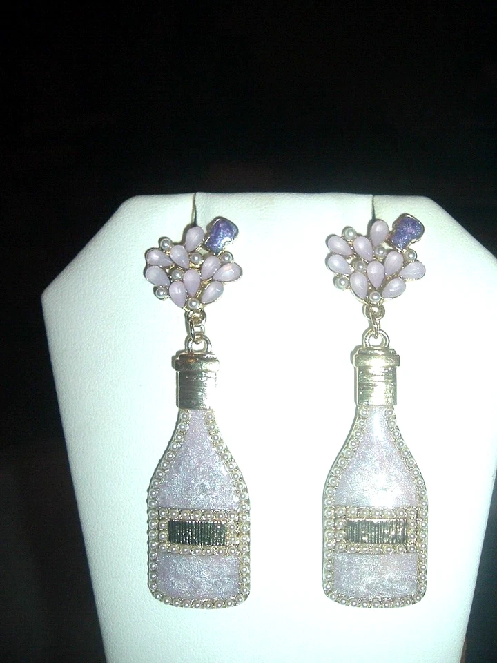 Botella de champán multicolor burbujas púrpuras + pendientes perforados de corcho Betsey Johnson Foto 3 de 4