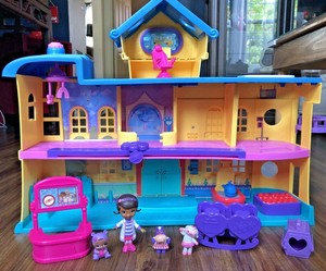 doc mcstuffins toy hospital playset