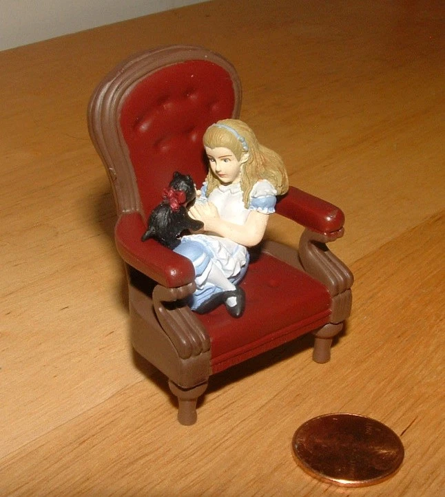 Figura FURUTA Alicia en el País de las Maravillas ALICIA Y GATITO EN SILLA JOHN TENNIEL Kaiyodo Foto 2 de 4