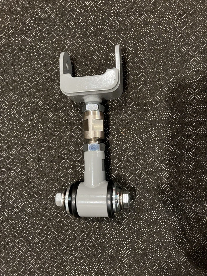 Brazo de control superior ajustable Steeda S197 Mustang - extremo de polietileno (2011-2014) Foto 2 de 4