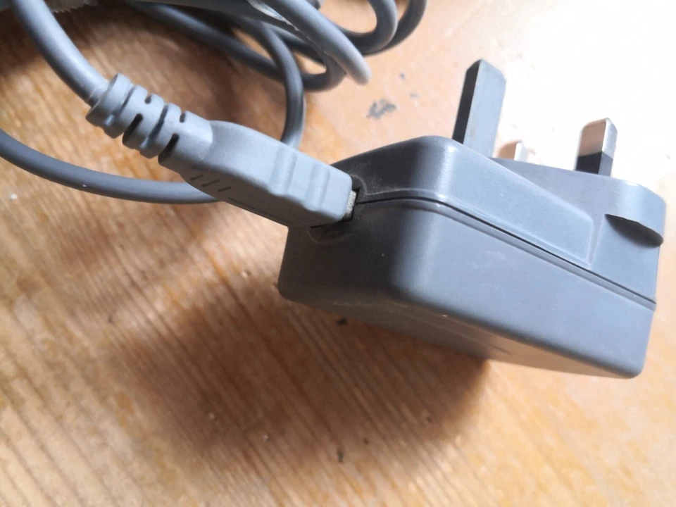 Оригинальный 5V 3A для 5.5V 2A AC-DC адаптер переключения питания BI10-055200-AdB - Изображение 3 из 3