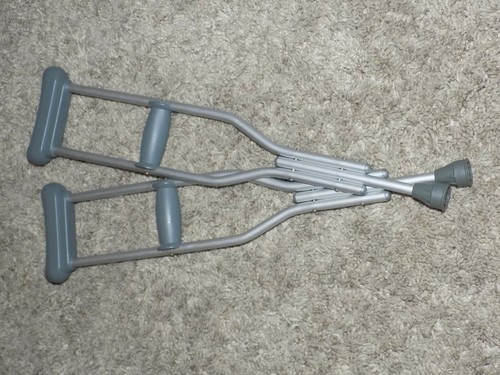 American Girl Feel Better Kit-Crutches Cast - Picture 4 of 6