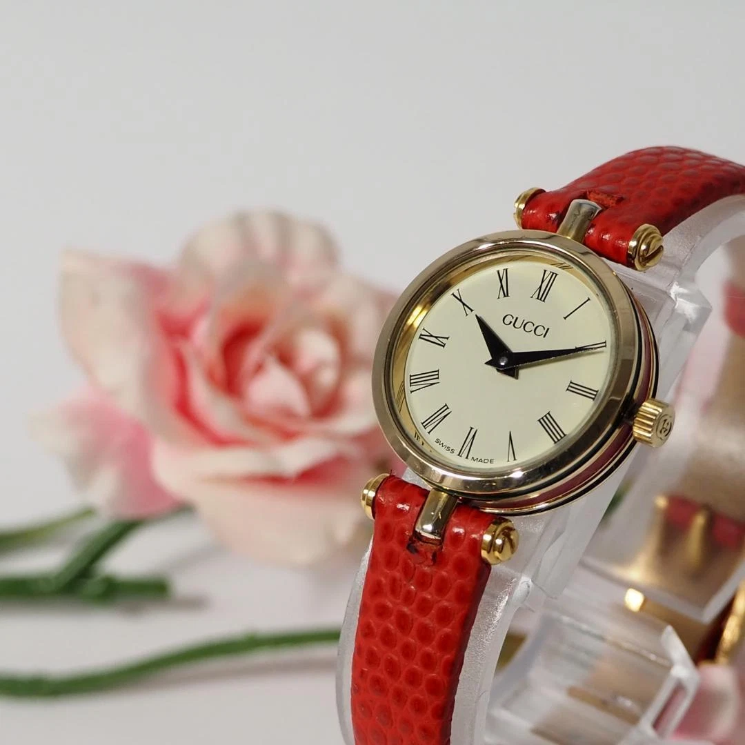 Montre femme Gucci Sherry Line ceinture cuir or 937