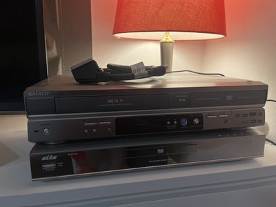 2x Gepflegte DVD VHS Recorder Sharp DV-RW360 + Elta 8904DVDP Ohne Fernbedienung