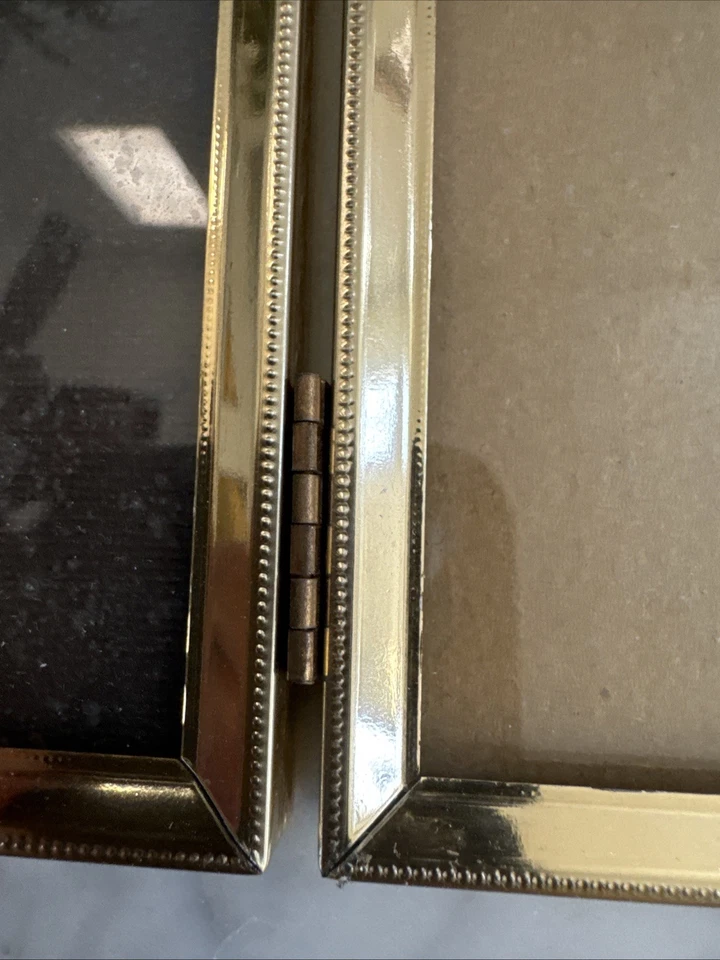 VINTAGE Metal Frame TWO PHOTO BI-FOLD HINGED GOLD TONE BRASS 8x10 PICTURE - Image 4 of 4