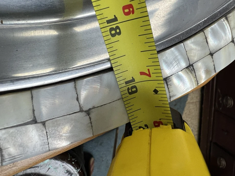 Bandeja para servir Pottery Barn “Barons” plateada madreperla asas con incrustaciones Foto 3 de 4