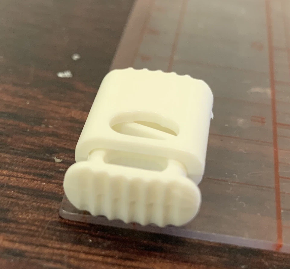 6pcs Slim Line Non Slip Spring Lock Toggle White Plastic 35 X 15 X 6.5 - Image 2 of 4