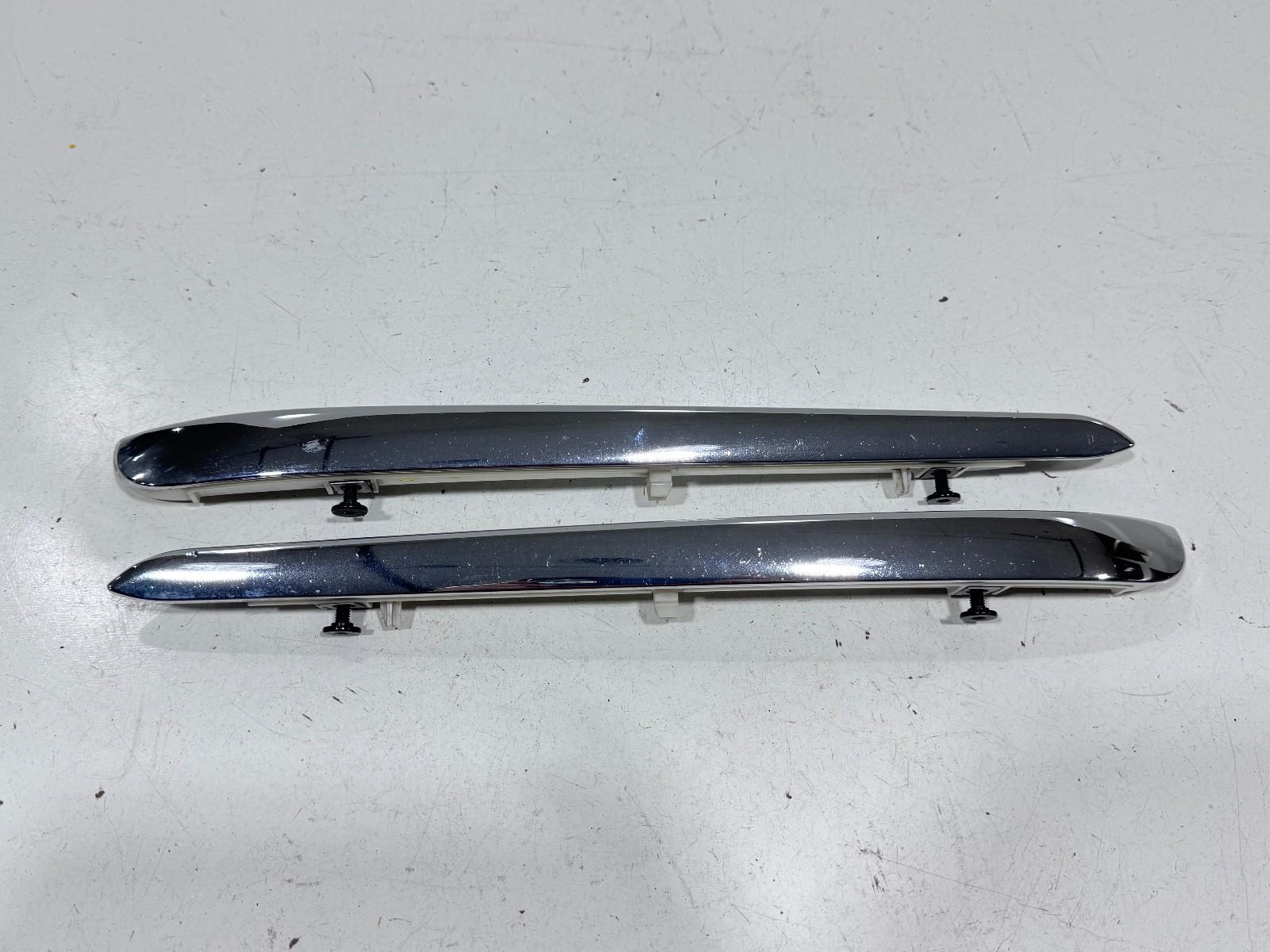 2017 - 2020 Maserati Levante front bumper chrome molding insert L&R 670122402