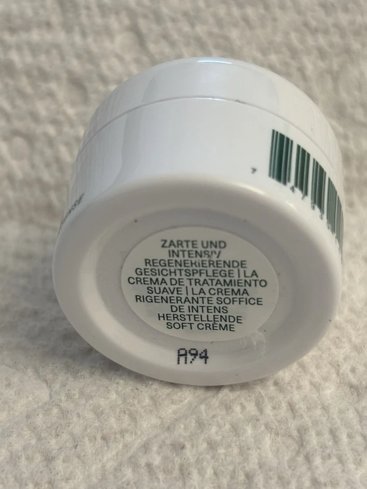 LA MER La Crema Suave Hidratante 3.5ml / 0.12oz Tamaño de Muestra Foto 3 de 3