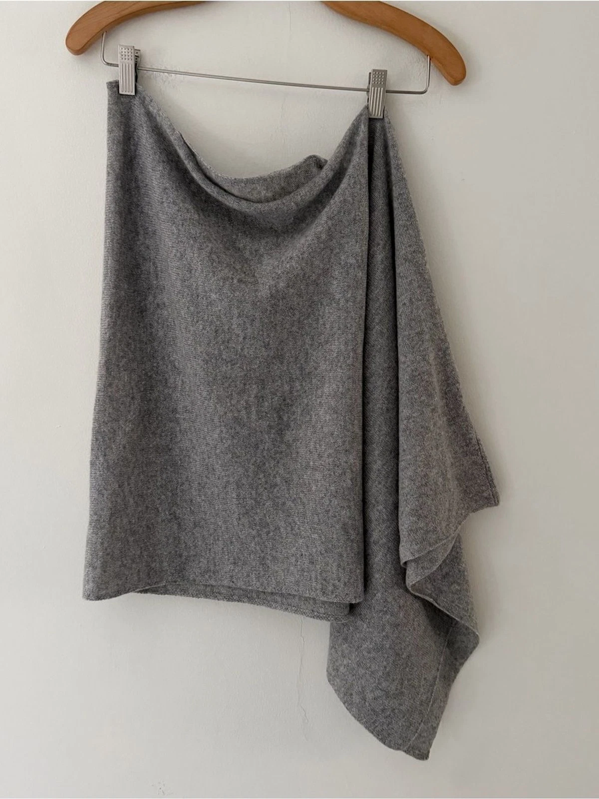 Cashmere Topper Poncho Wrap Gray One Size Quiet Luxury Minimalist Classic
Opens in a new window or t
