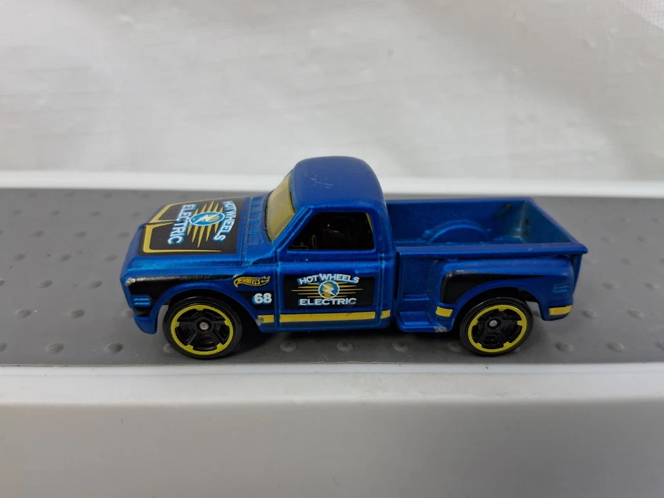 Camioneta Chevy C10 Hot Wheels Custom 69 plana azul fundido a presión Foto 2 de 4