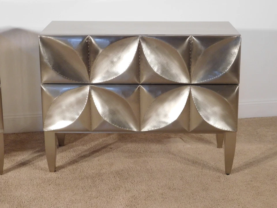 Par de mesitas de noche BERNHARDT Dahlia alemanas envueltas en plata Foto 2 de 4