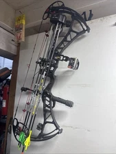 Bowtech Experience 7O# RH Bow 29” W/ EXTRAS Black Gold Site Quiver Arrows Rest +