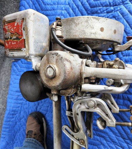Vintage 1930s Johnson Model 200 Outboard Twin Stroke Motor - Picture 2 of 12