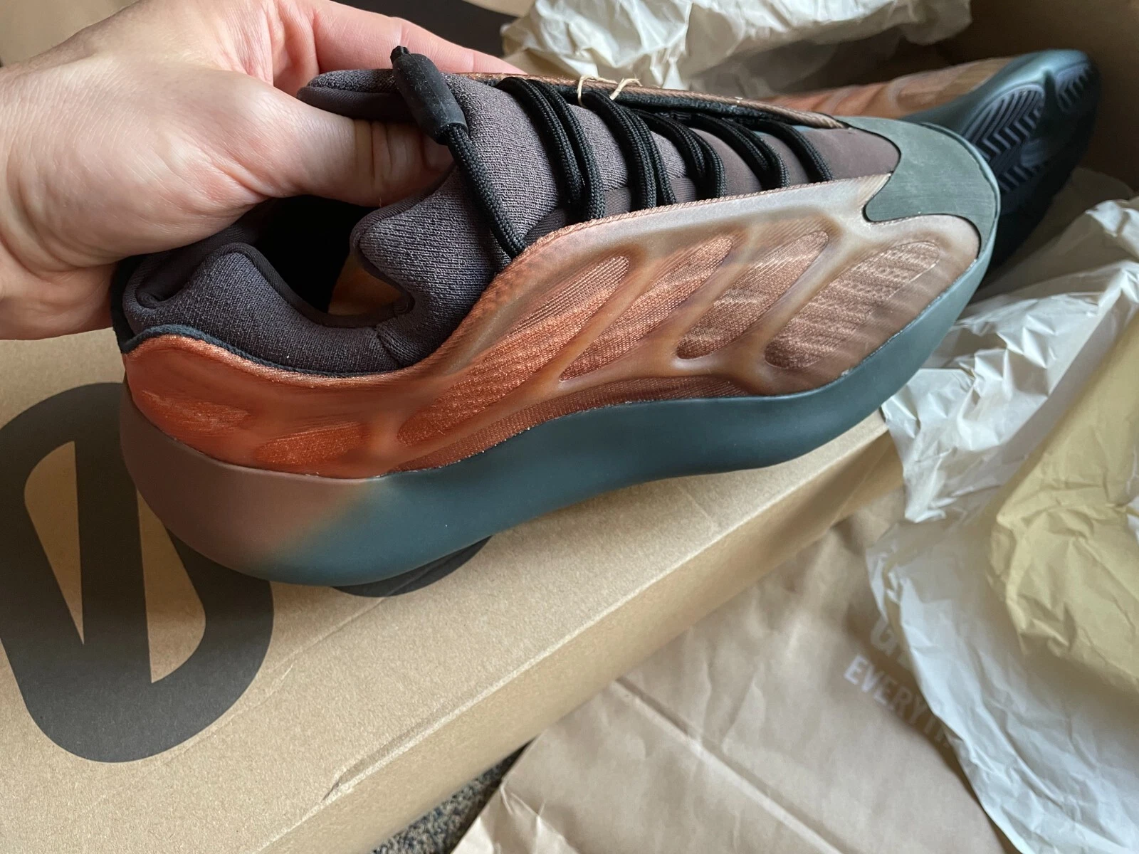 NUOVE SCARPE DA GINNASTICA ADIDAS YEEZY BOOST 700 V3 SNEAKER 8.5 9 9.5 GY4109