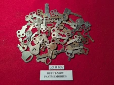 50 VINTAGE MISC. FLAT STEEL LEVER KEYS, ANTIQUE LOCKS & KEY LOT #602