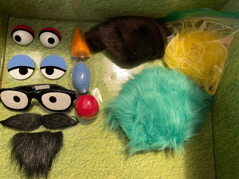 The Muppets Whatnot Workshop FAO Schwarz Disney Orange Puppet con caja completa usada en excelente estado Foto 2 de 4