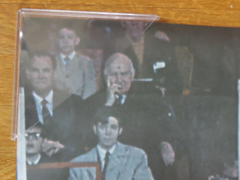 Rare Original 1970 GORDIE HOWE No. 9 DETROIT REDWINGS SPORTS ILLUSTRATED Poster - Image 2 of 4