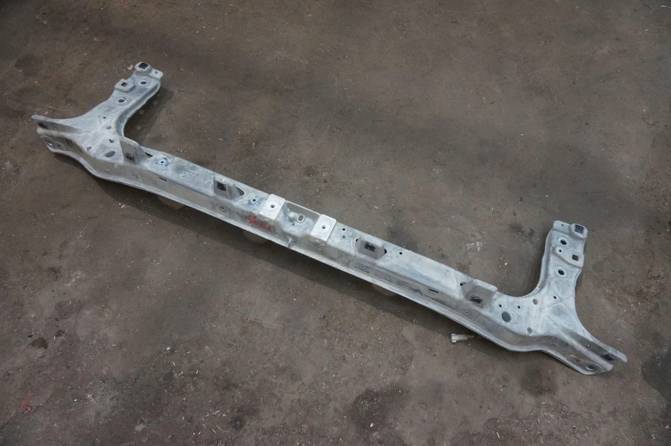 Soporte de núcleo de radiador superior delantero HC3B16E166AC Ford F350 Super Duty Lariat 17-19 Foto 4 de 4